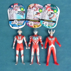 500円(税抜)ソフビが発売されました!!
